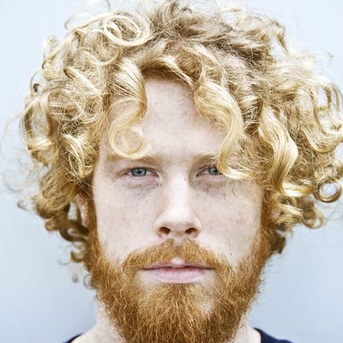 Hanging Short to Mid-Length Curly Hairstyles for Men 