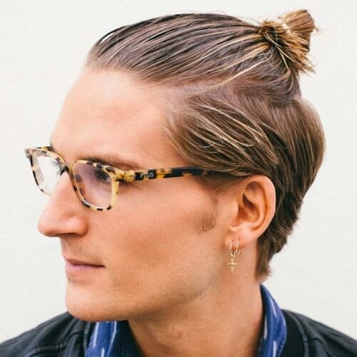 Men's Top Knot Hairstyle with No Undercut